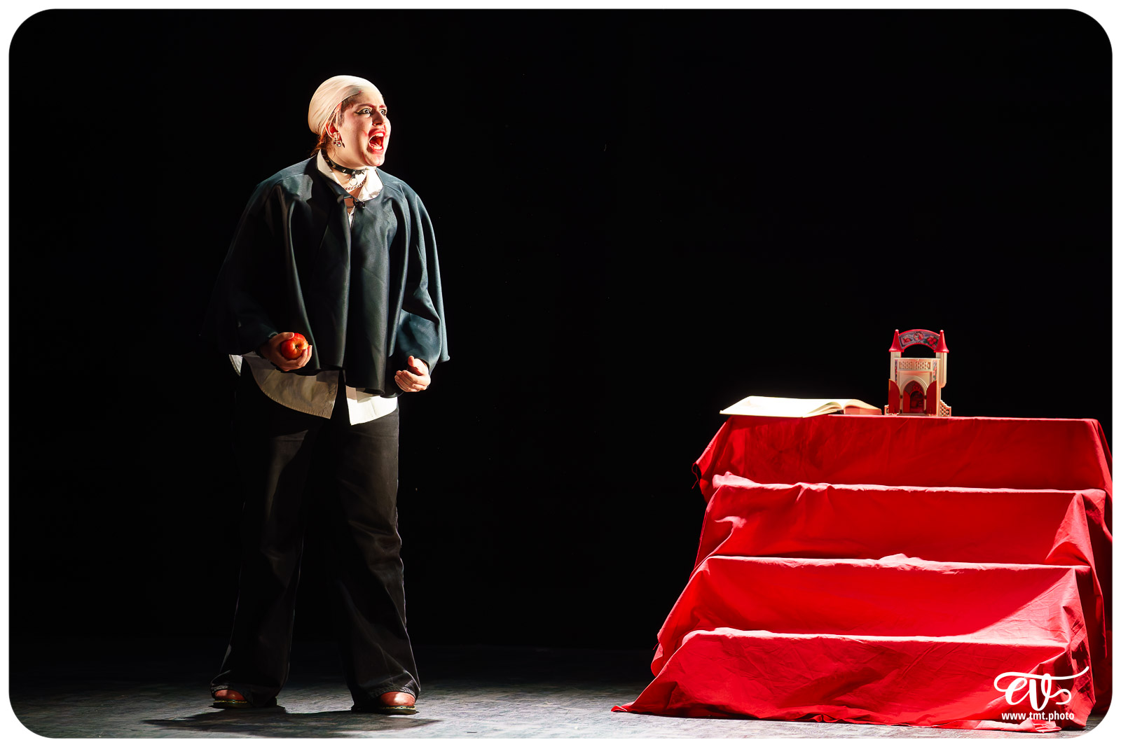 BLANCHE-NEIGE FOUTUE FORET